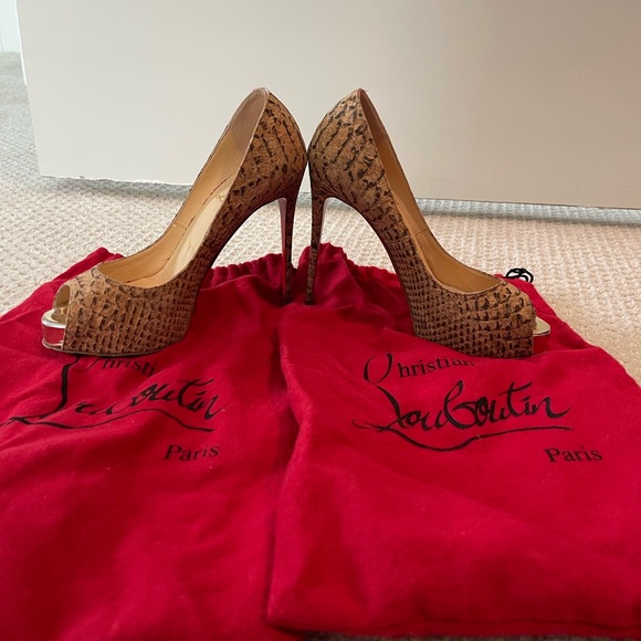 Christian Louboutin Size 35 “New Very Prive” Pumps - Picture 2 of 12